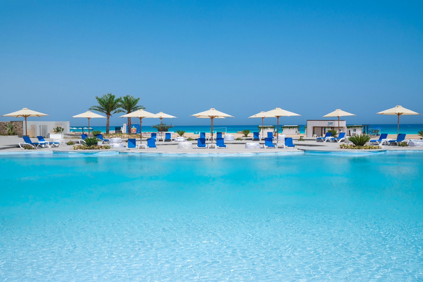 marsa-matrouh-cleopatra-luxury-resort-piscina.jpg